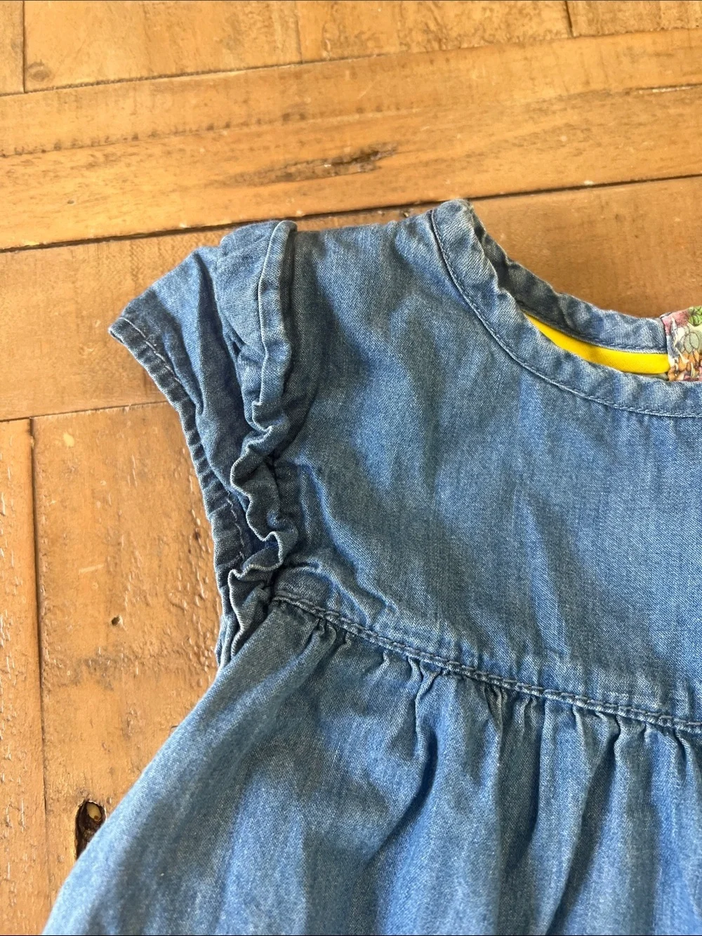 Mini Boden denim chambray ruffle shoulder dress 3-4 years